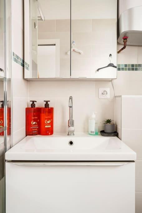 Paris Tourist Apartment, France Стен Екстер'єр фото