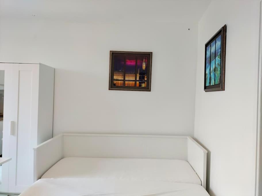 Paris Tourist Apartment, France Стен Екстер'єр фото