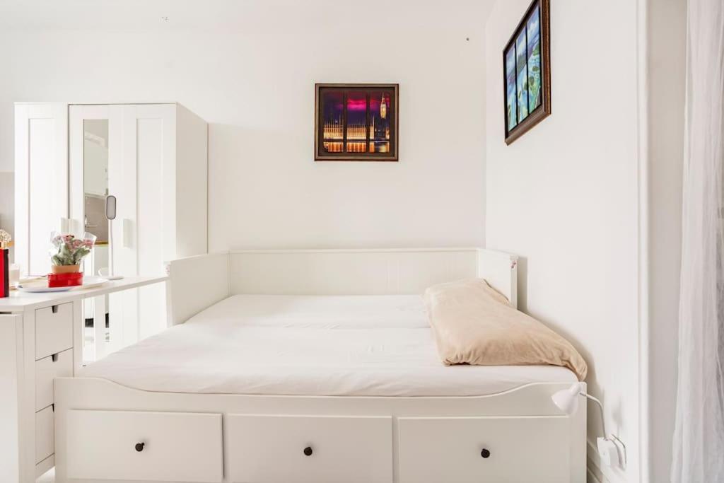 Paris Tourist Apartment, France Стен Екстер'єр фото