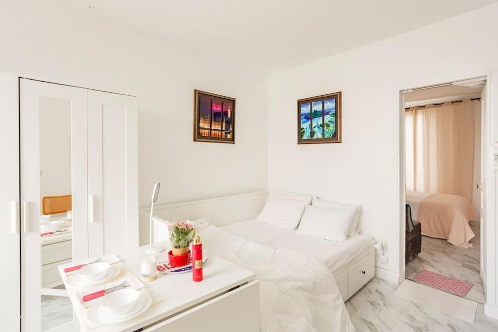 Paris Tourist Apartment, France Стен Екстер'єр фото