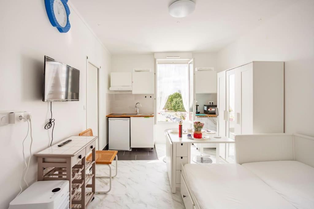 Paris Tourist Apartment, France Стен Екстер'єр фото