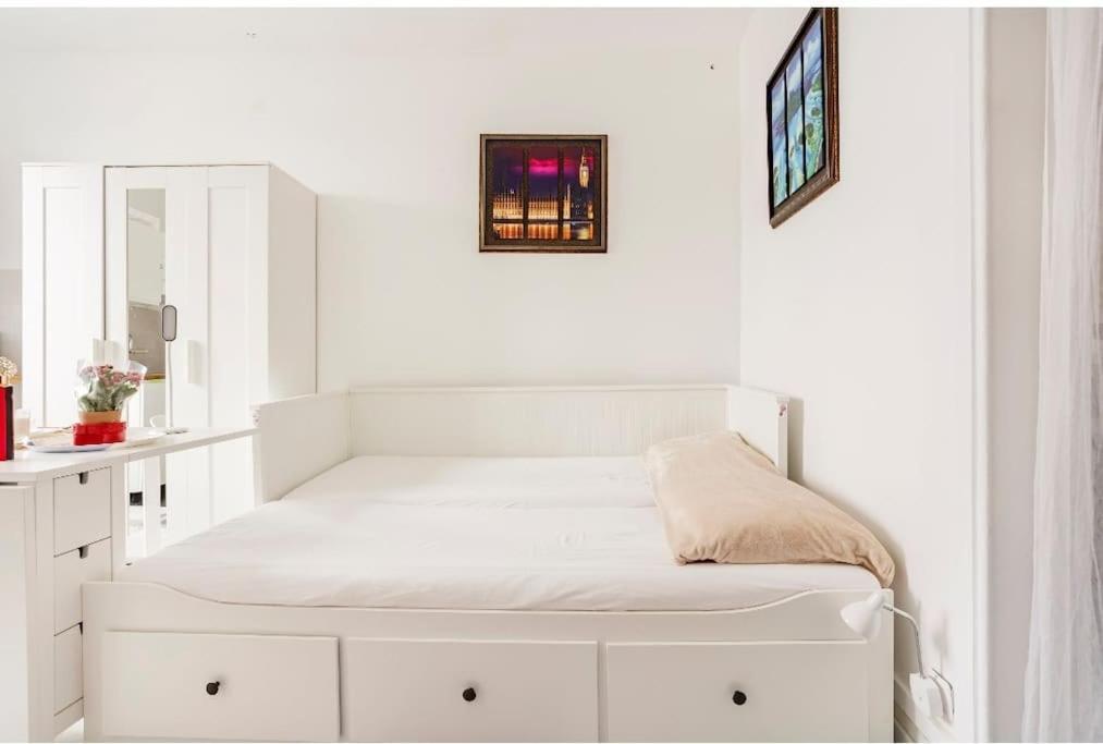 Paris Tourist Apartment, France Стен Екстер'єр фото