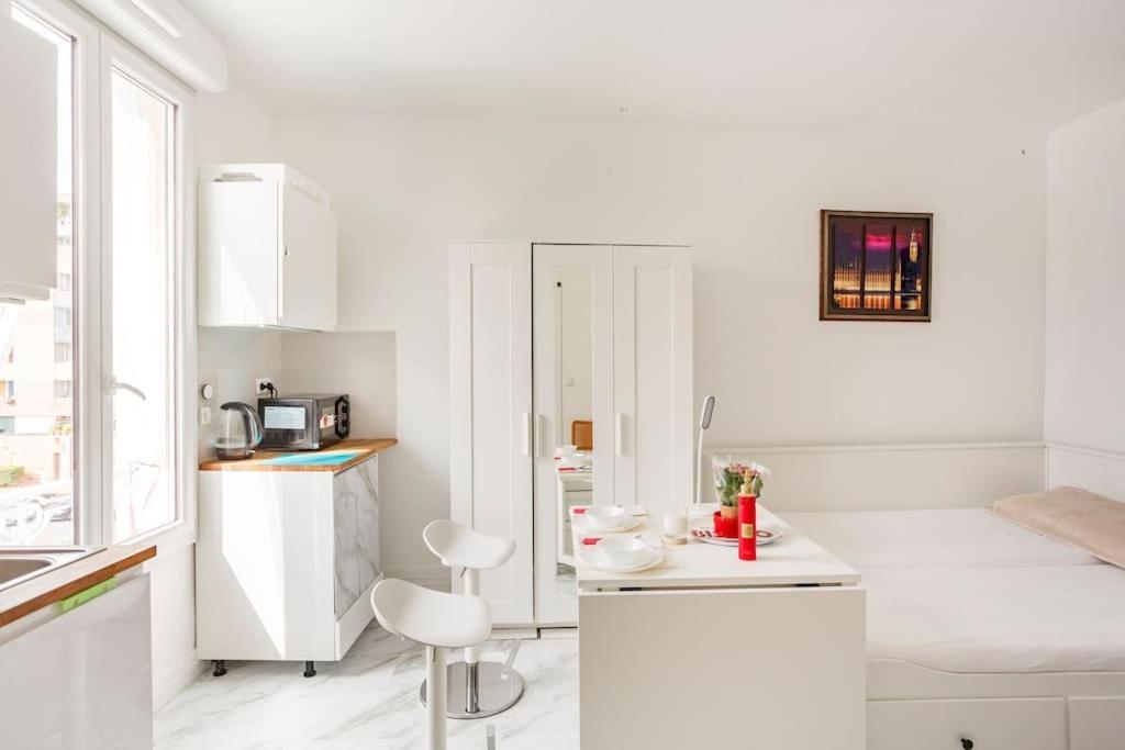 Paris Tourist Apartment, France Стен Екстер'єр фото